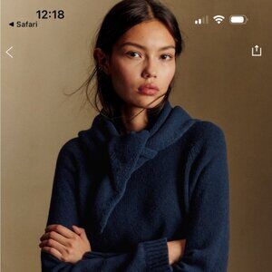 Sezane Jason sweater in size XS in navy.